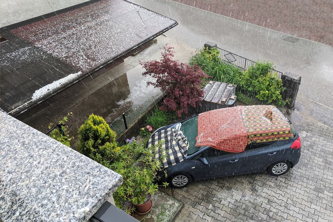 Verano en Argentina: cómo proteger tu auto y moto de tormentas y granizo